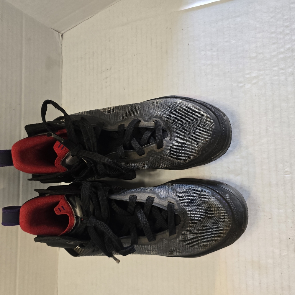 Nike Black and Red Athletic Shoes with Supportive Sole